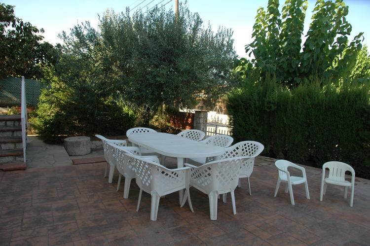 ZONA PICNIC AL LADO DE LA PISCINA