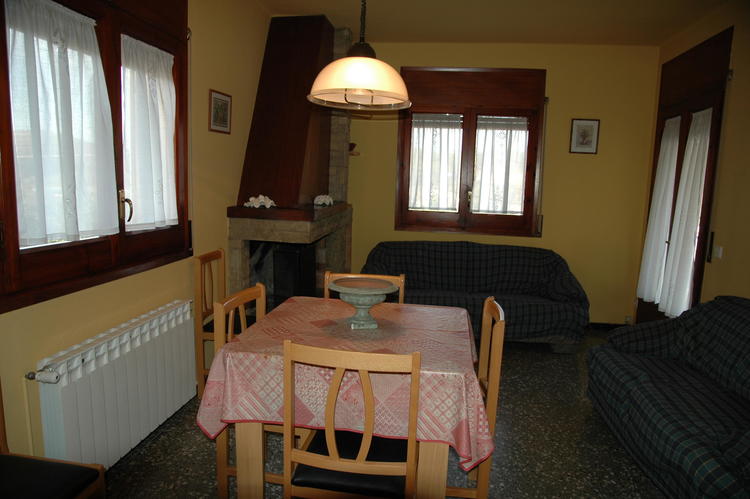 ZONA COMEDOR DE PRIMERA PLANTA