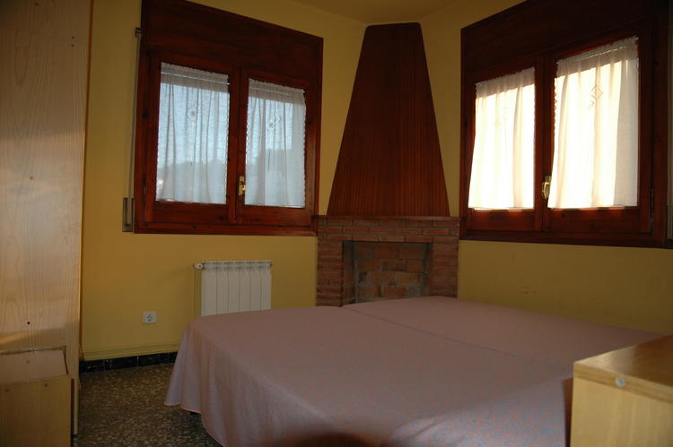 DORMITORIO DOBLE DE PRIMERA PLANTA CAMA DE 150X200