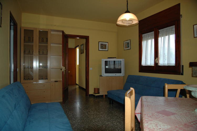 COMEDOR SALÓN DE PRIMERA PLANTA CON DOS SOFÁS-CAMA DOBLES DE 120X180