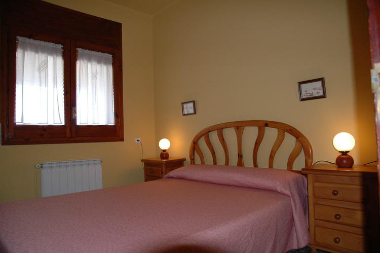 DORMITORIO DOBLE DE PRIMERA PLANTA CAMA DE 150X200