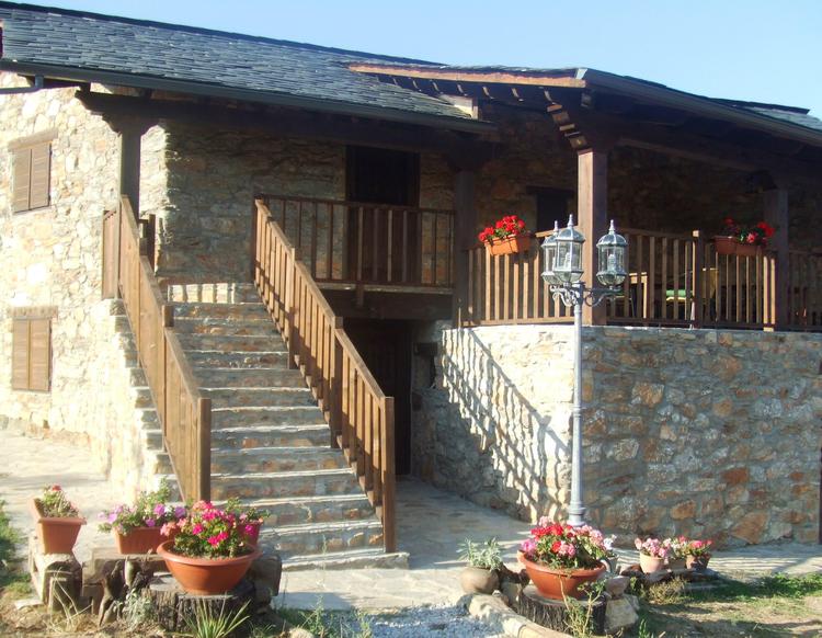 Fachada con escalera