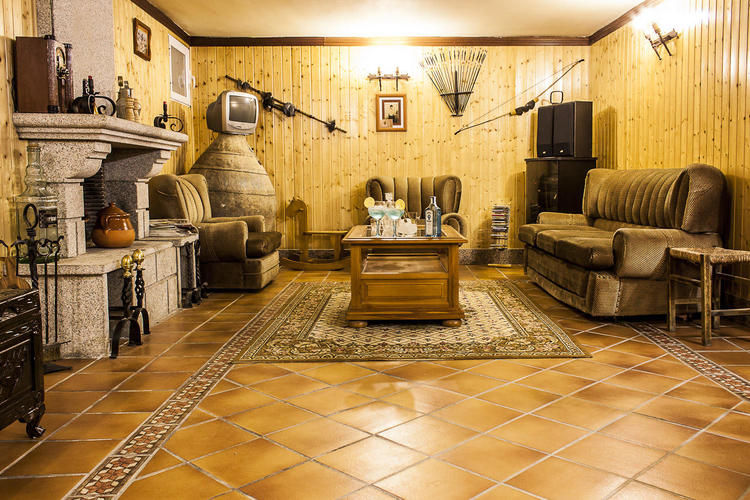 Salón con chimenea