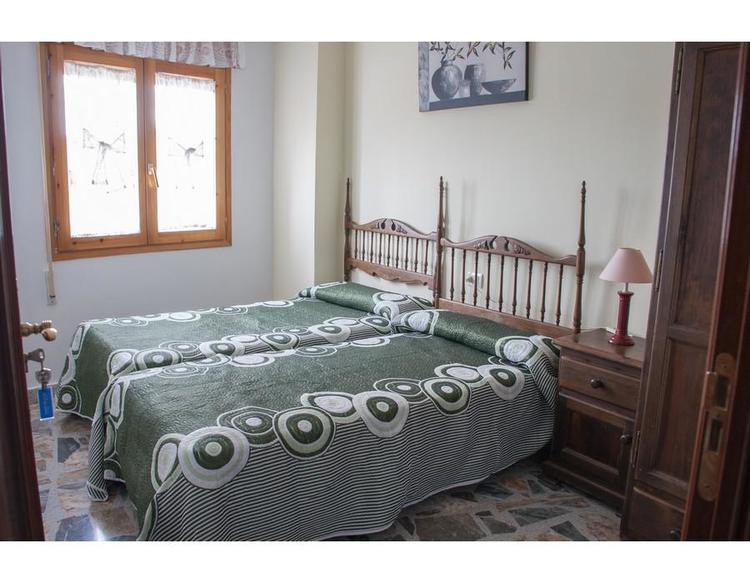 Dormitorio este